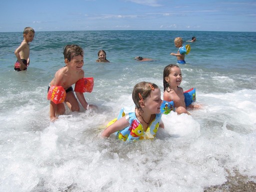 Любимовка под Севастополем дети в море купаются